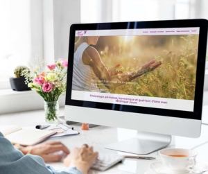 Page d'accueil site web sur écran imac